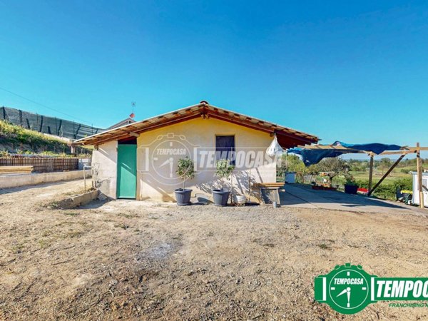 casa indipendente in vendita a Valenza