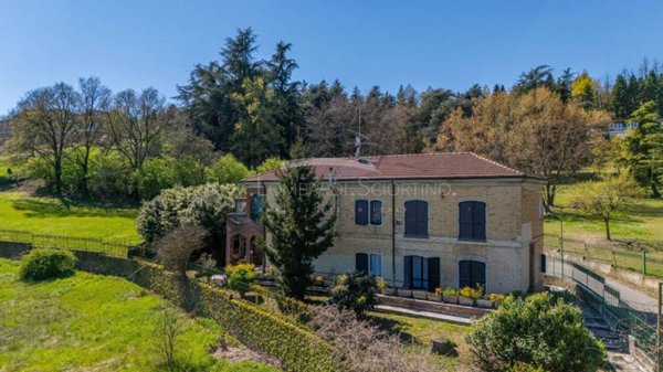 casa indipendente in vendita a Valenza