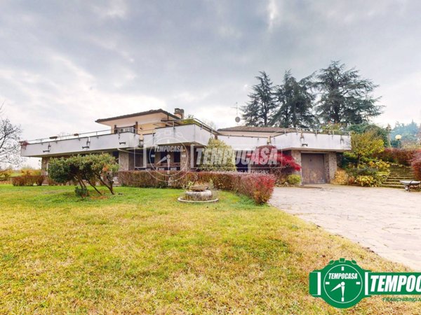 casa indipendente in vendita a Valenza