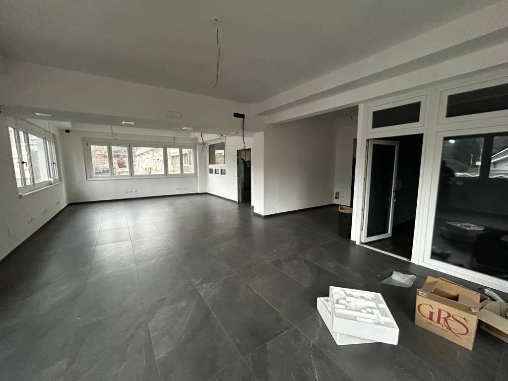 negozio in vendita a Valenza