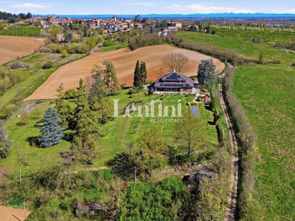 casa indipendente in vendita a Valenza