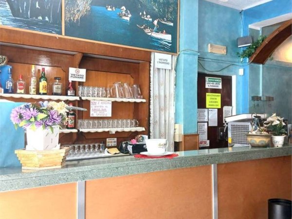 negozio in vendita a Valenza