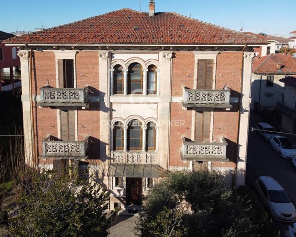 casa indipendente in vendita a Valenza