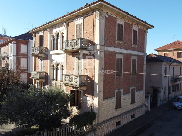 casa indipendente in vendita a Valenza