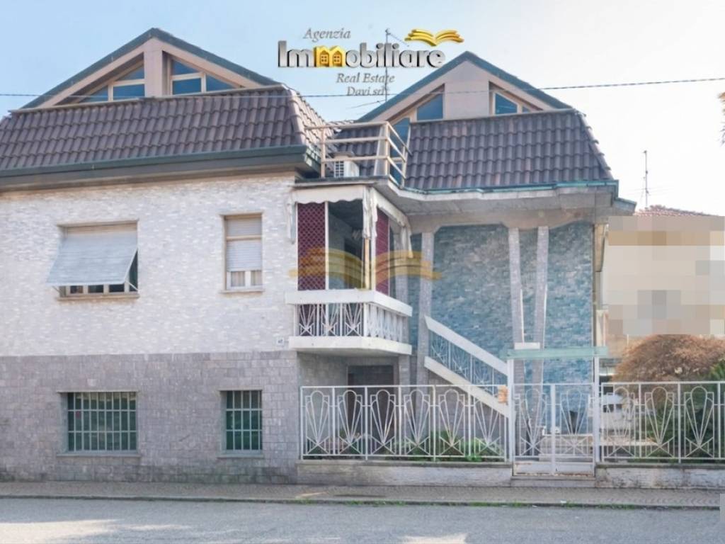 casa indipendente in vendita a Valenza