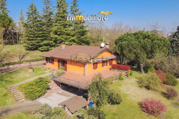 casa indipendente in vendita a Valenza