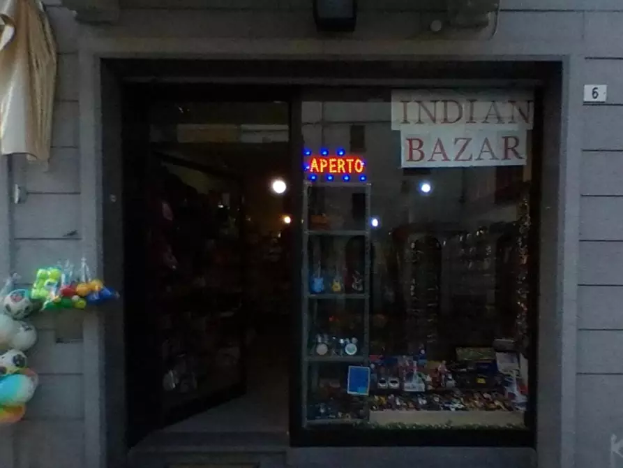 negozio in vendita a Valenza