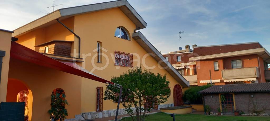 casa indipendente in vendita a Valenza