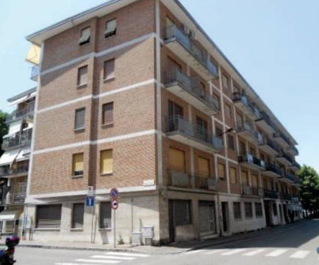 negozio in vendita a Valenza