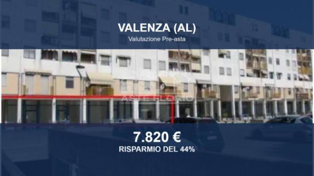 negozio in vendita a Valenza