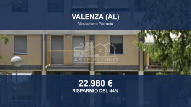 negozio in vendita a Valenza