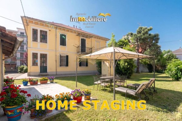 casa indipendente in vendita a Valenza