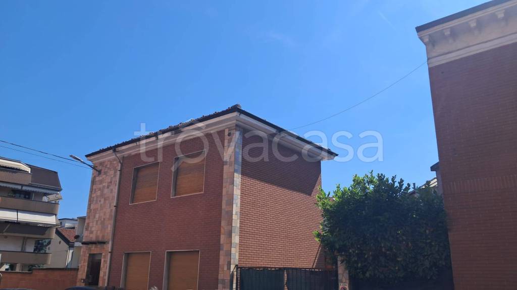 casa indipendente in vendita a Valenza