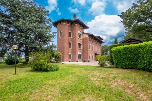 casa indipendente in vendita a Valenza