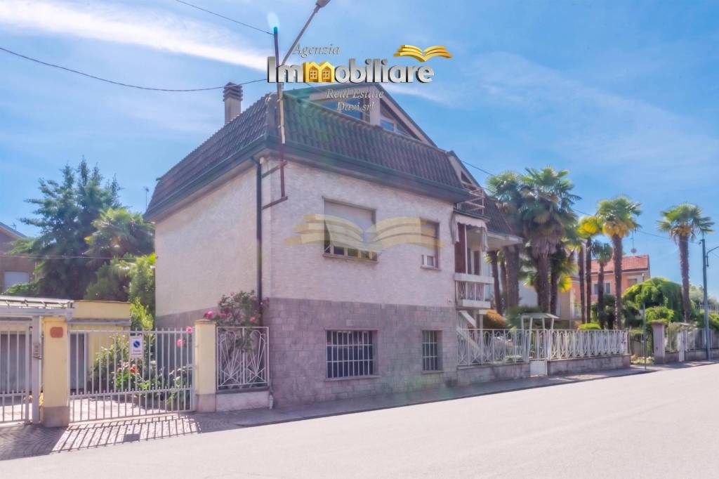 casa indipendente in vendita a Valenza