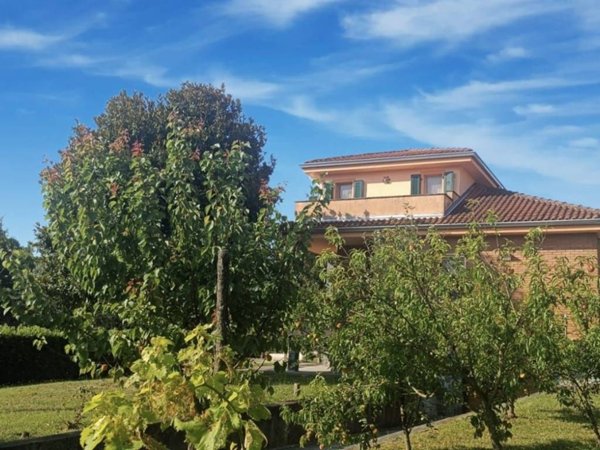 casa indipendente in vendita a Valenza