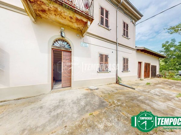 casa indipendente in vendita a Valenza