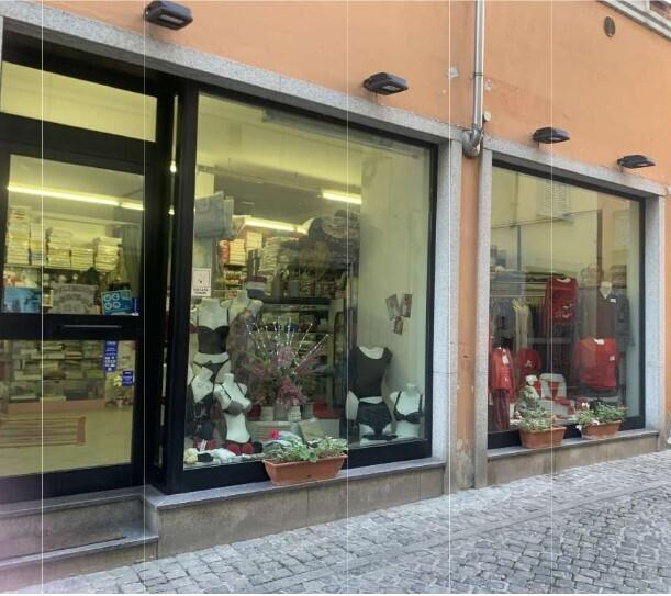negozio in vendita a Valenza