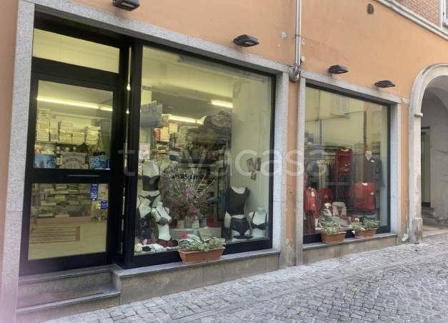 negozio in vendita a Valenza