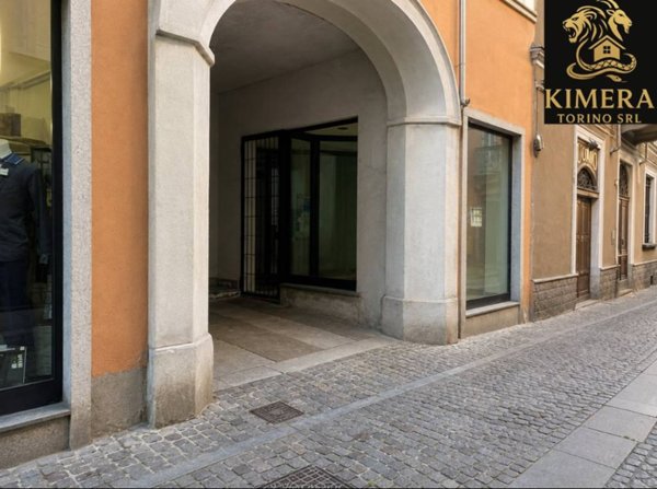 negozio in vendita a Valenza