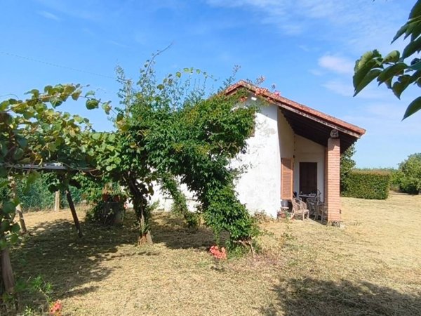 casa indipendente in vendita a Valenza