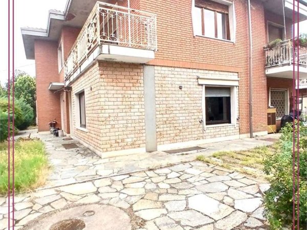 casa indipendente in vendita a Valenza