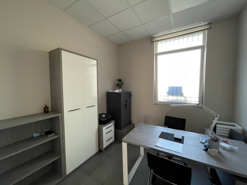 ufficio in vendita a Valenza