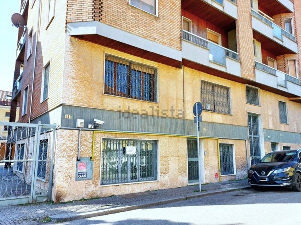 locale commerciale in vendita a Valenza