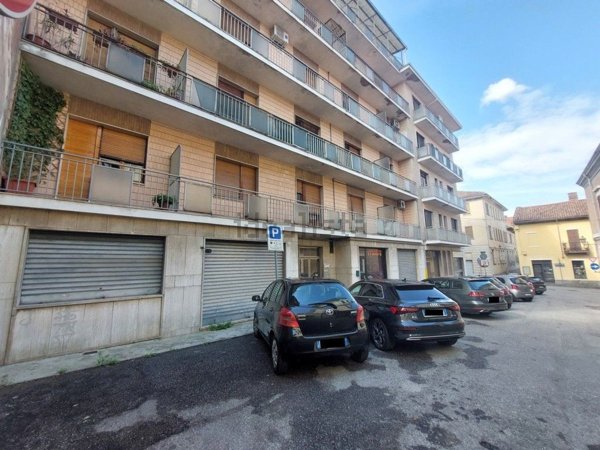locale commerciale in vendita a Valenza