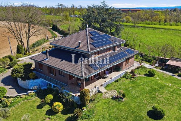 casa indipendente in vendita a Valenza