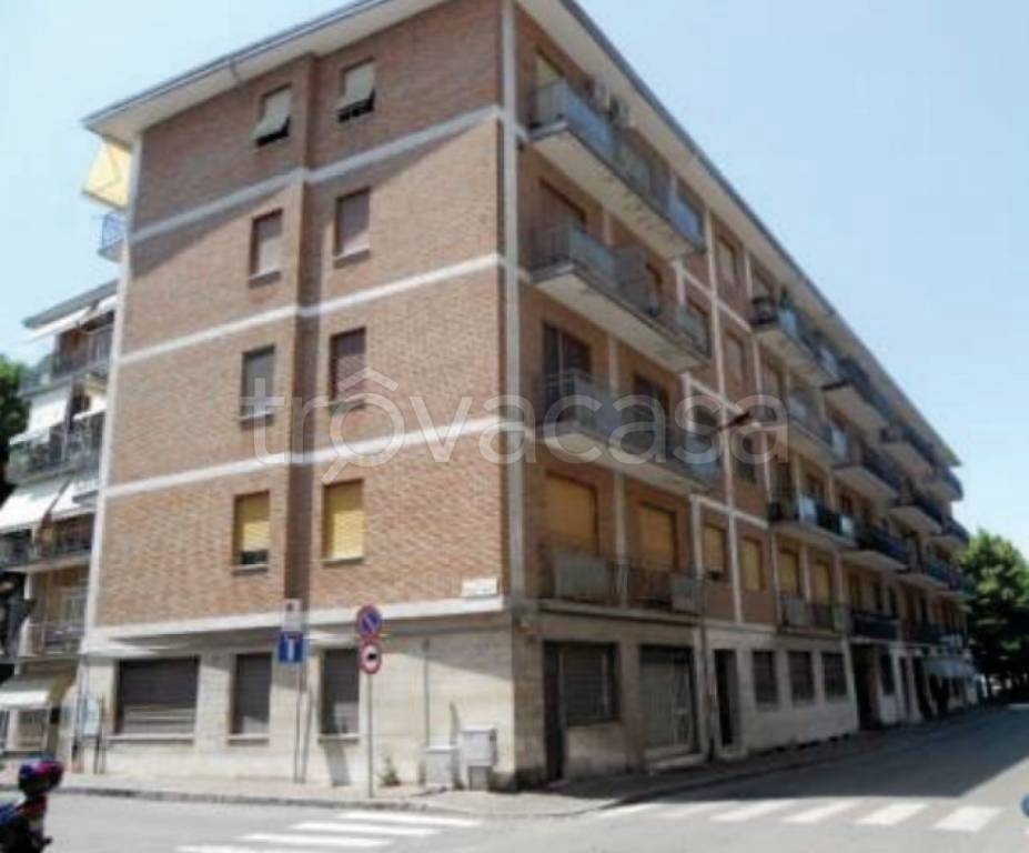 locale commerciale in vendita a Valenza