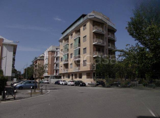locale commerciale in vendita a Valenza