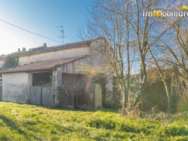 casa indipendente in vendita a Valenza