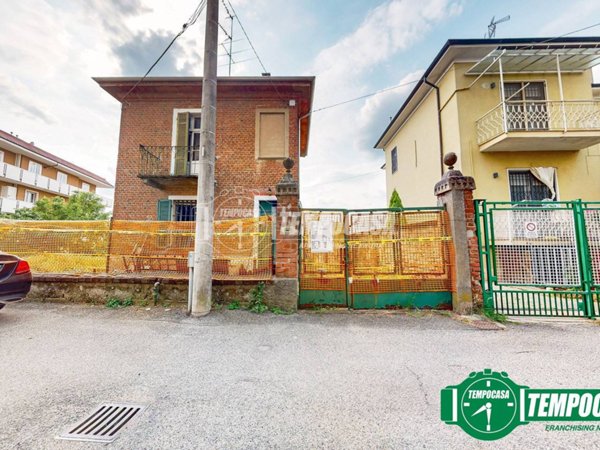 casa indipendente in vendita a Valenza