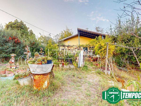 casa indipendente in vendita a Valenza
