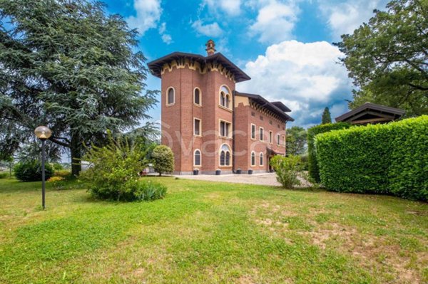 casa indipendente in vendita a Valenza