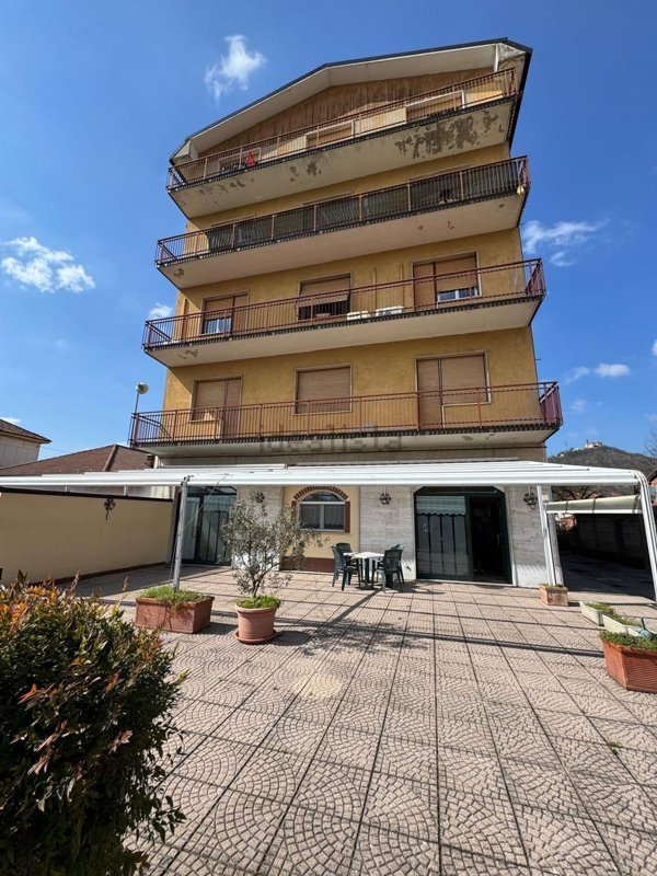 locale commerciale in vendita a Vignole Borbera