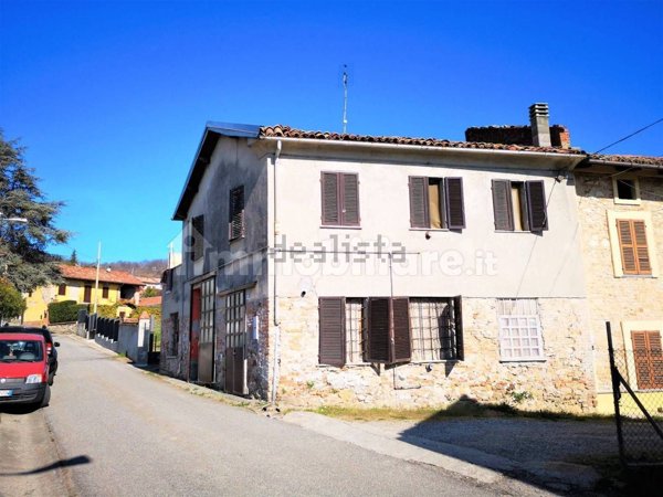 pentavano in vendita a Villadeati in zona Lussello