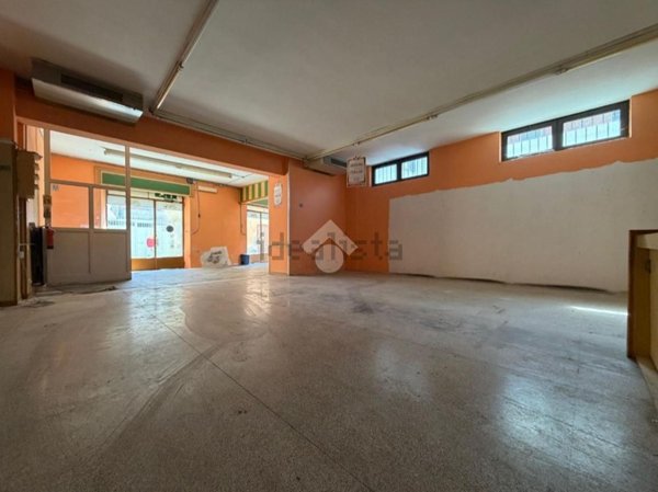 locale commerciale in vendita a Villalvernia