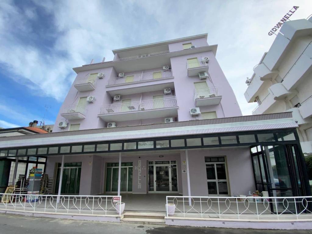 intera palazzina in vendita a Bellaria-Igea Marina in zona Igea Marina