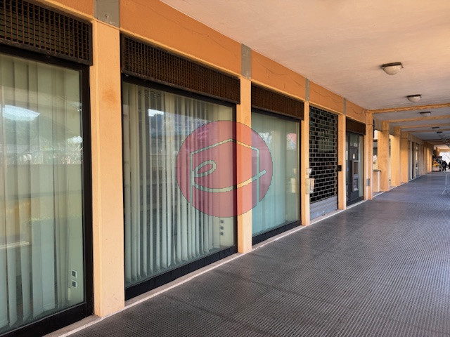 negozio in vendita a Bellaria-Igea Marina in zona Bellaria