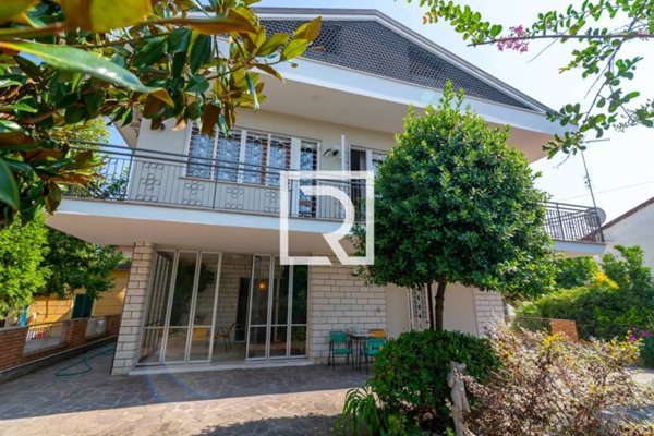 casa indipendente in vendita a Bellaria-Igea Marina in zona Igea Marina