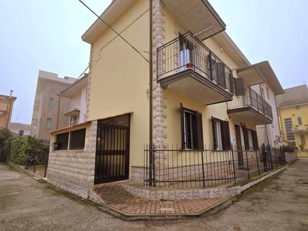 casa indipendente in vendita a Bellaria-Igea Marina