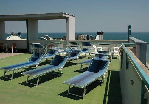 negozio in vendita a Bellaria-Igea Marina in zona Igea Marina