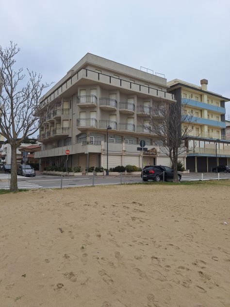 negozio in vendita a Bellaria-Igea Marina in zona Igea Marina