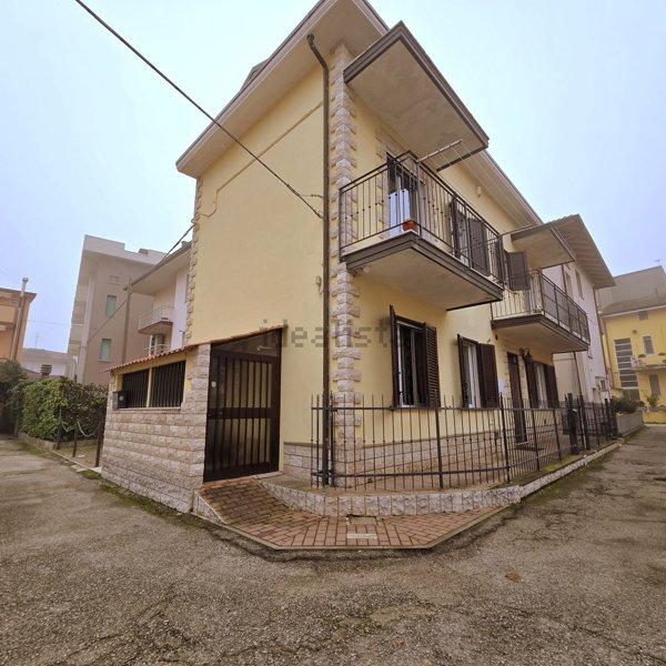 casa indipendente in vendita a Bellaria-Igea Marina