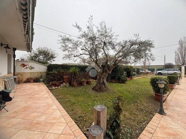 casa indipendente in vendita a Bellaria-Igea Marina in zona Bellaria