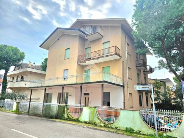 negozio in vendita a Bellaria-Igea Marina in zona Igea Marina