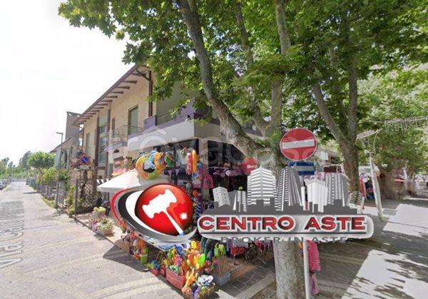 negozio in vendita a Bellaria-Igea Marina in zona Igea Marina