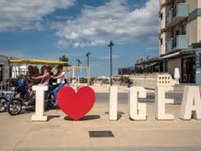 negozio in vendita a Bellaria-Igea Marina in zona Igea Marina